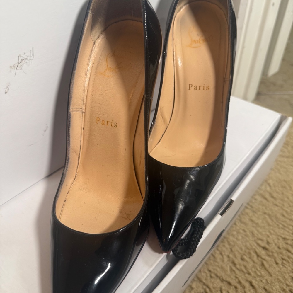 Classic Black Christian Louboutin Heels ( Pre-Loved 6/10 Condtion) - Picture 3 of 6